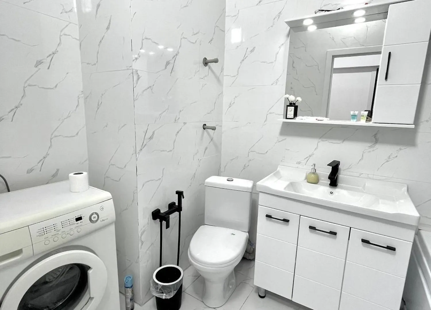 Airport Apartments الماتي 0*,  كازاخستان